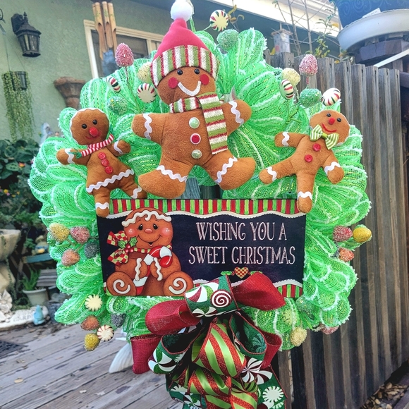 Christmas Gingerbread Cookie Wreath Deco Mesh Bow Gumdrops - Picture 2 of 11